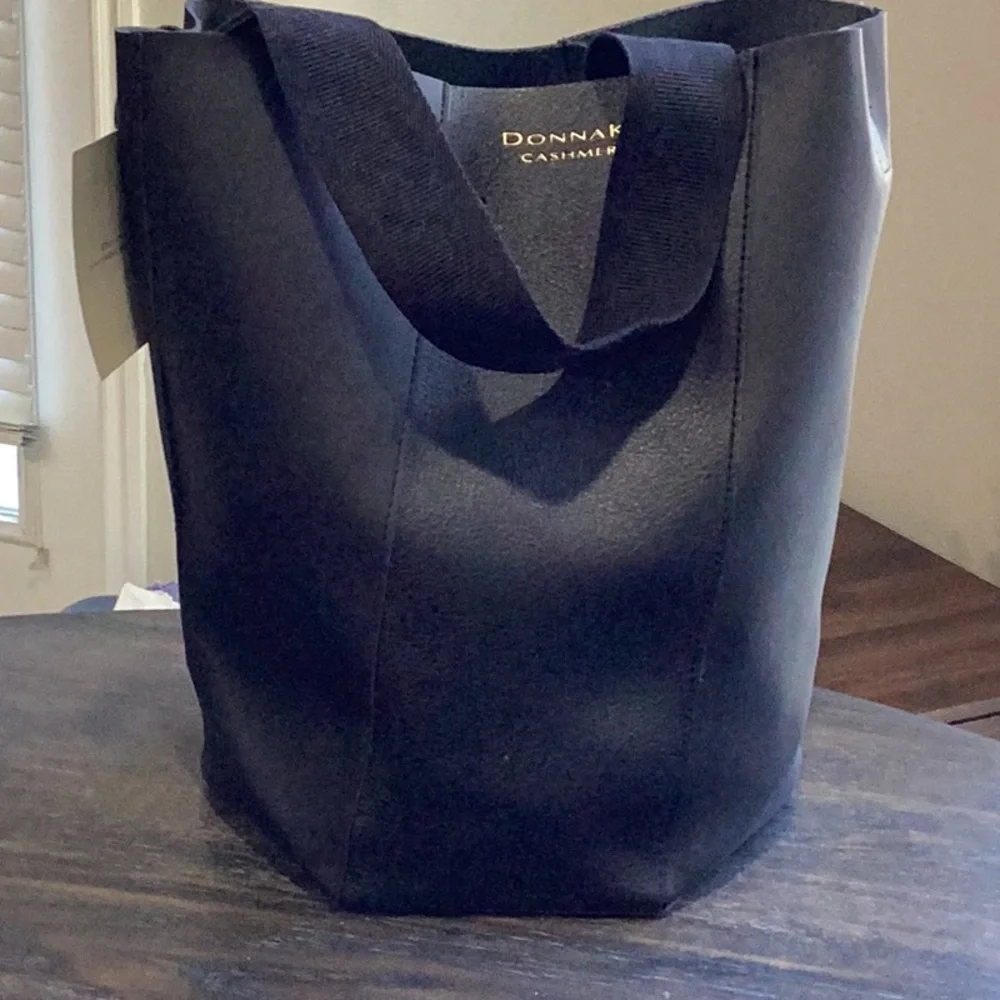 Donna Karan Cashmere Mist Beauty Bag NWT - Picture 1 of 6